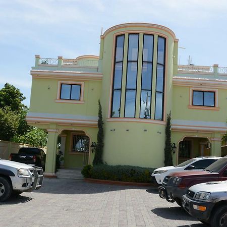 Hotel Tabarre 'S Palace ปอร์โตแปรงซ์ ภายนอก รูปภาพ